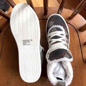Camo high top sneakers, brand new, size 10